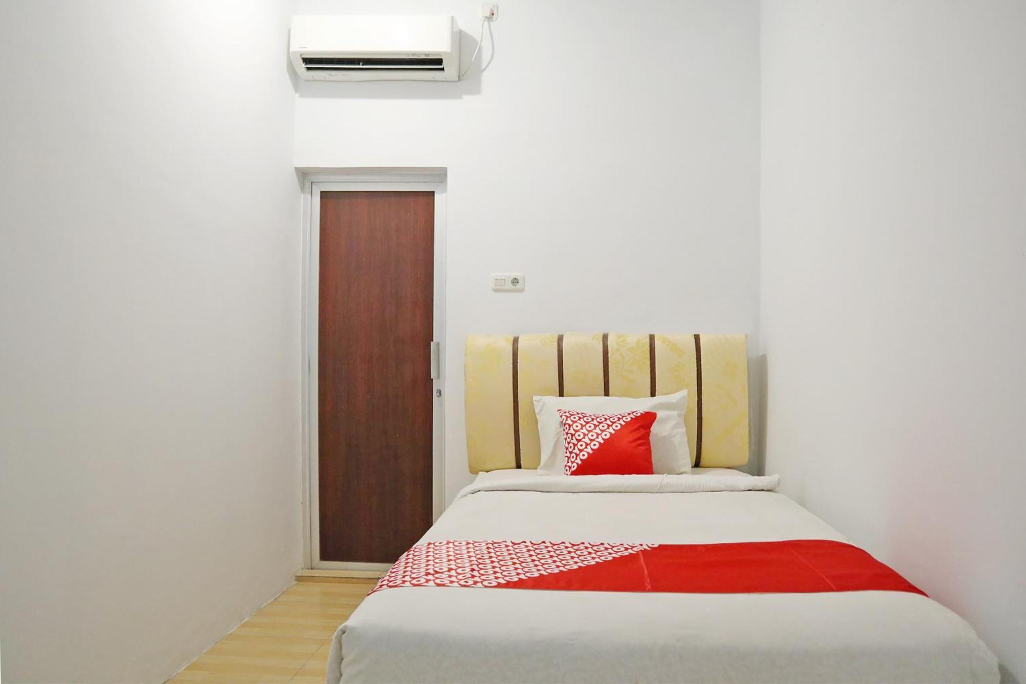 Oyo 1673 M Authentic Kost Man Hotel Padang  Ngoại thất bức ảnh