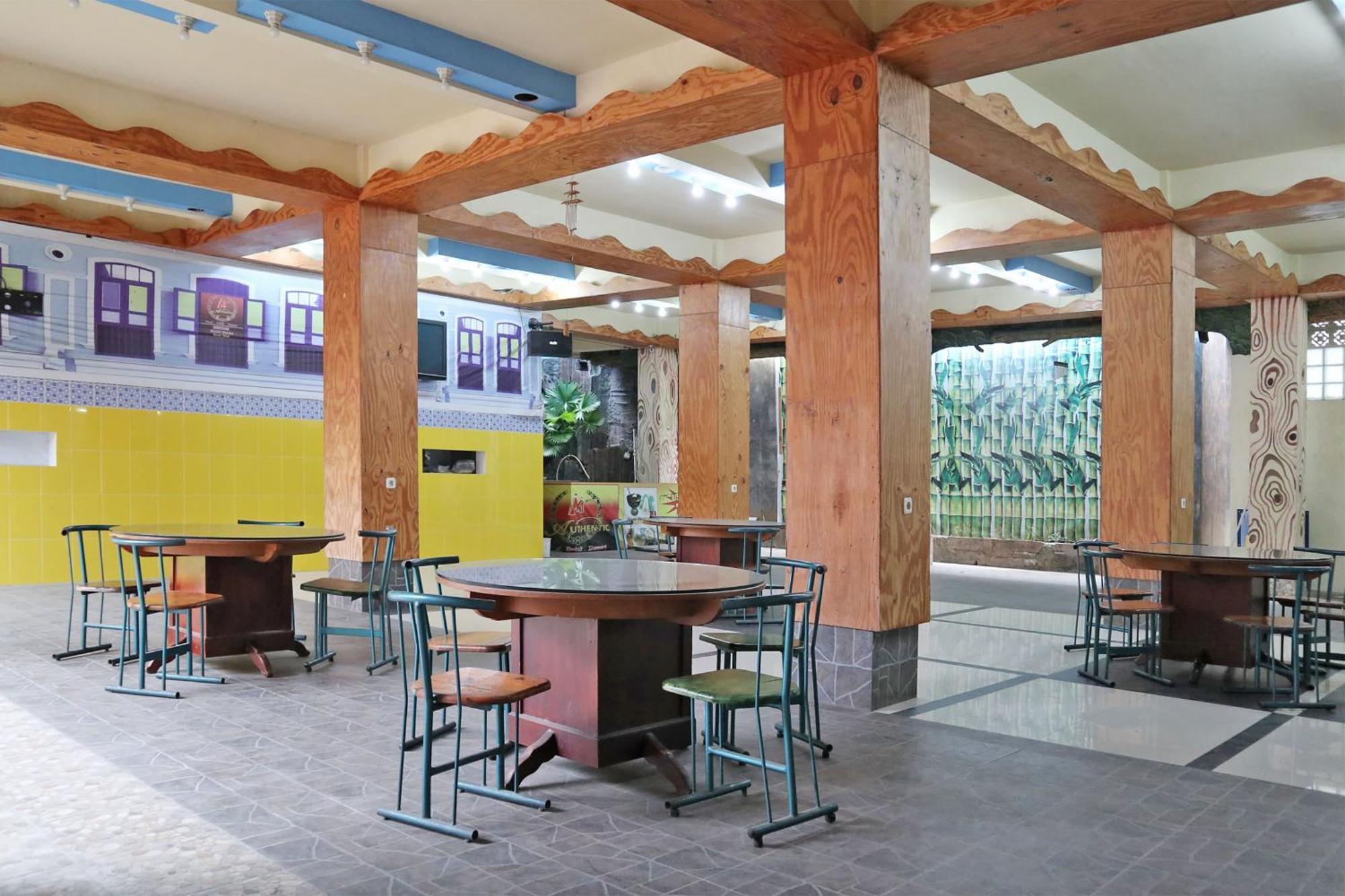 Oyo 1673 M Authentic Kost Man Hotel Padang  Ngoại thất bức ảnh